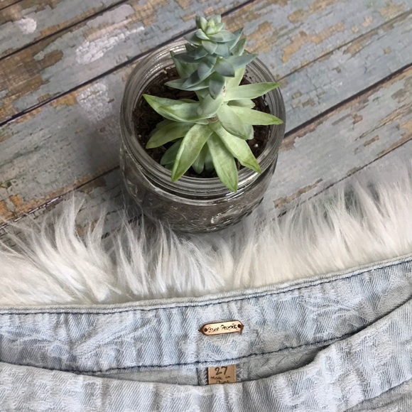 Free People Mid Rise Acid Wash Jean Shorts - Picture 4 of 8